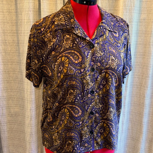 Paisley Short Sleeved Buttondown Top by Urban Outfitters, size medium - Picture 1 of 6